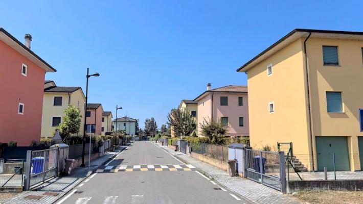 Via Bussolati, i ladri entrano in casa e rubano (pochi) soldi