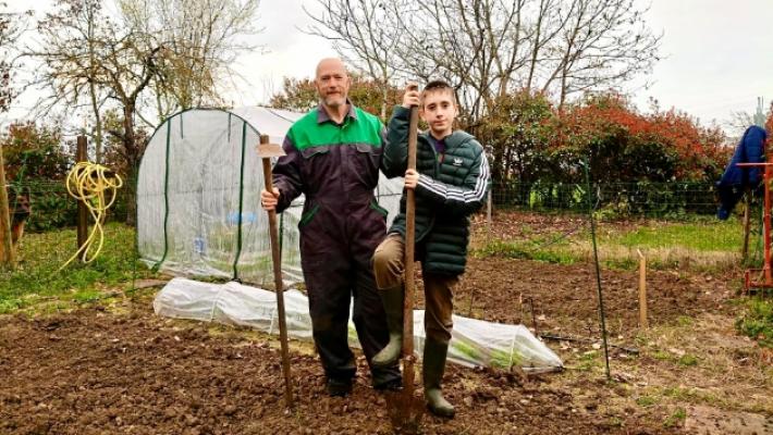 Leone, 12 anni, spopola con il canale youtube &laquo;Orto Storto&raquo;