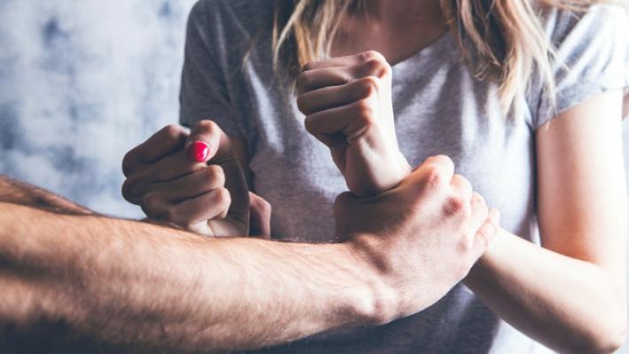 Marito maltrattante patteggia: sconter&agrave; la pena con lavori di pubblica utilit&agrave;