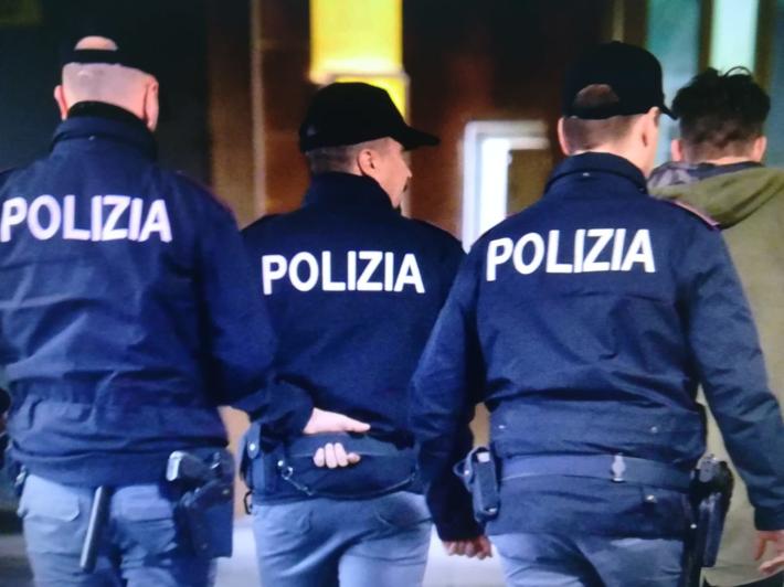 Brescia, chiede soldi per non pubblicare foto hot di una 14enne: arrestato