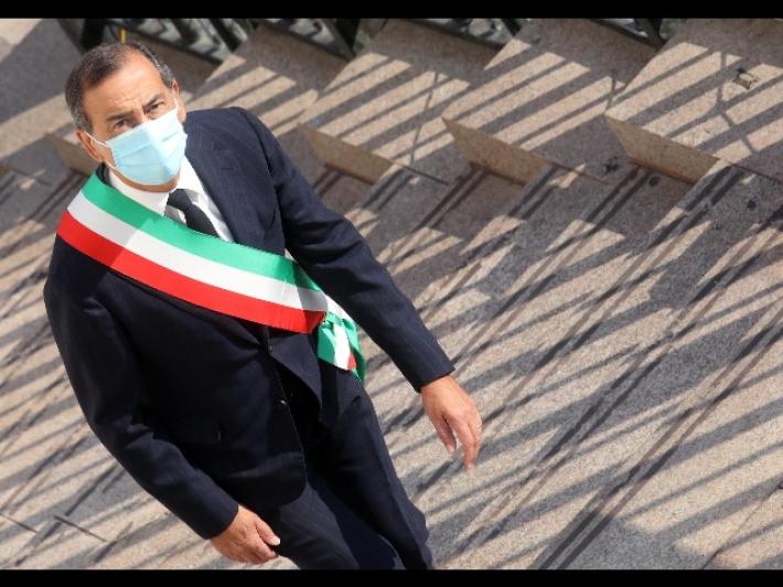 Lombardia, Sala replica alla proposta della Moratti: "Vaccini in base a Pil? Mi cadono le braccia"