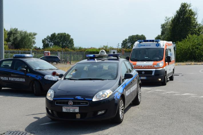 Detenuto mor&igrave; durante il trasferimento, medico a processo