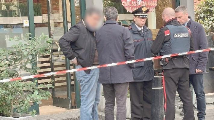 Migliora il 22enne accoltellato in via Lepido