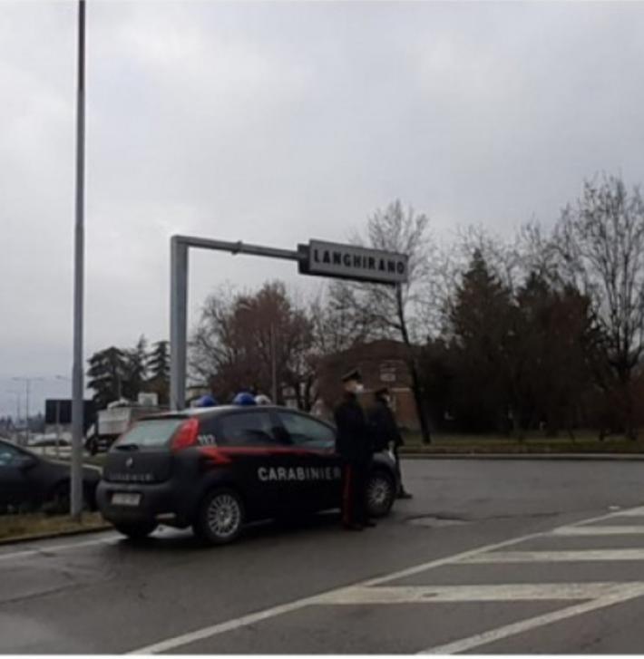 Chiusi nella saletta del bar per bere e mangiare: multati in 5 pi&ugrave; il titolare