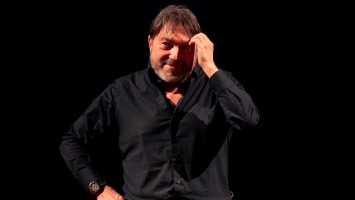 Sigfrido Ranucci fa il pieno al Paganini: &laquo;Sono un trapezista, in equilibrio tra favola e abisso&raquo;