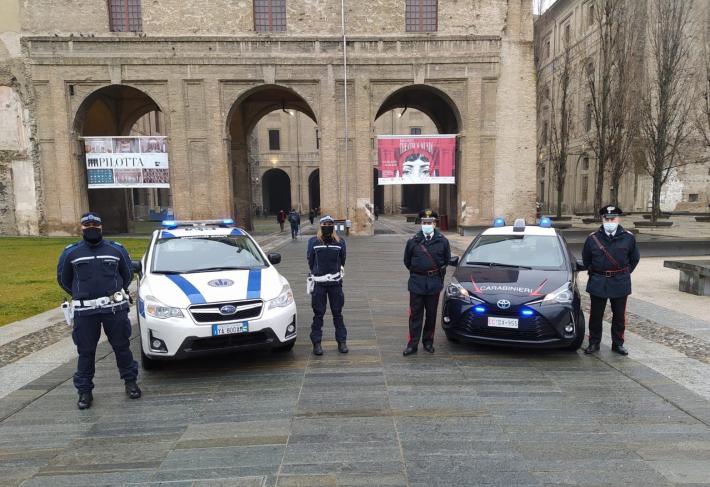Aveva un etto di hashish in auto e sette a casa: arrestato 53enne 