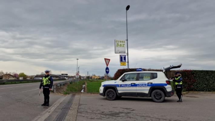 In due su uno scooter rubato tentano la fuga: bloccati e denunciati