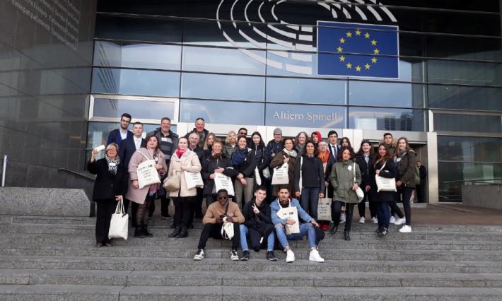 l ragazzi del liceo Bertolucci a Bruxelles per parlare di cambiamenti climatici