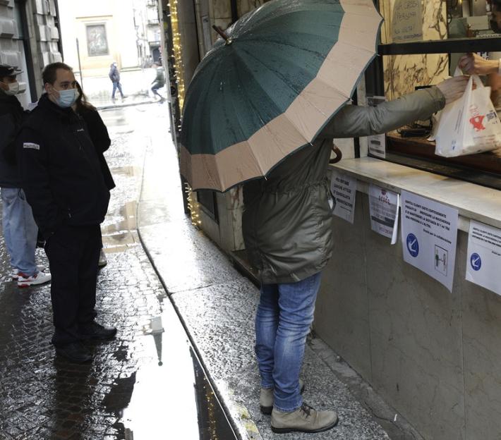 Da Pep&egrave;n il vigilante contro gli assembramenti