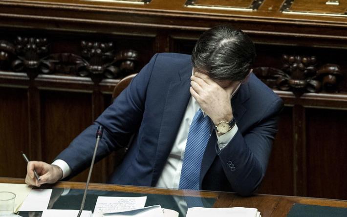 Conte riunisce i ministri e poi si dimette