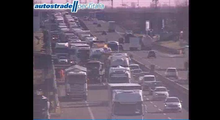 Incidente tra Terre di Canossa e Parma: coda di 3 chilometri