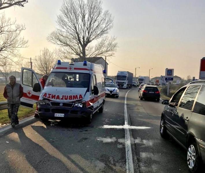Incidente a Parola, scontro tra un autocarro  e un'ambulanza: un altro mezzo per il paziente