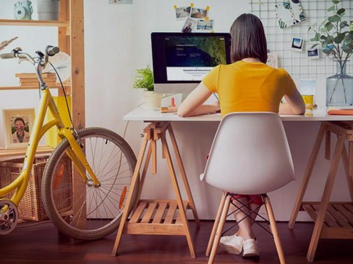 Chiede lo smart working: "E il mio capo mi ha lanciato in faccia il cellulare"