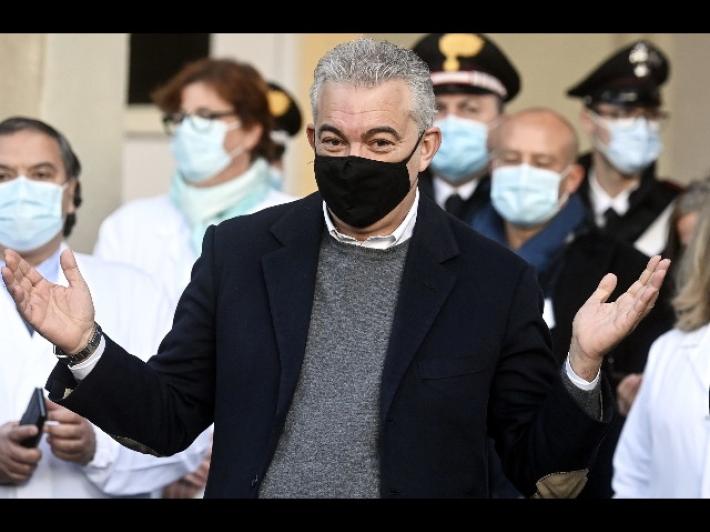 Anche Moderna annuncia un taglio del 20% di dosi di vaccino. Arcuri: "Stupiti e sconfortati. Ce ne mancano almeno 300mila"