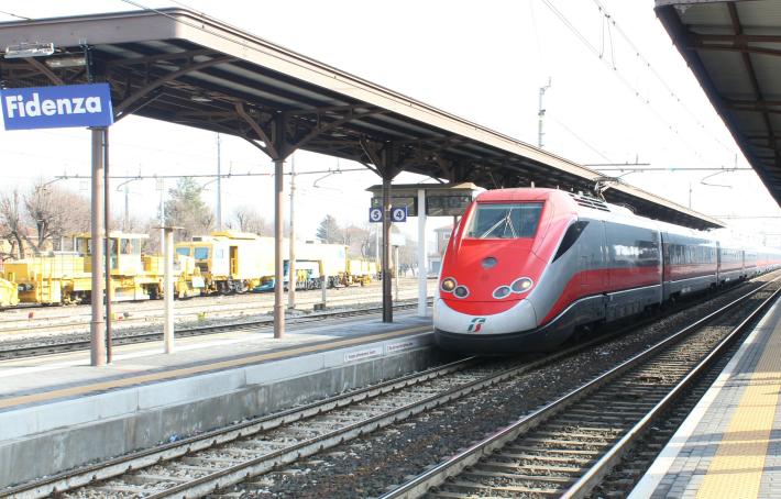 Frecciarossa in stazione a Fidenza: guasto al treno, passeggeri trasferiti