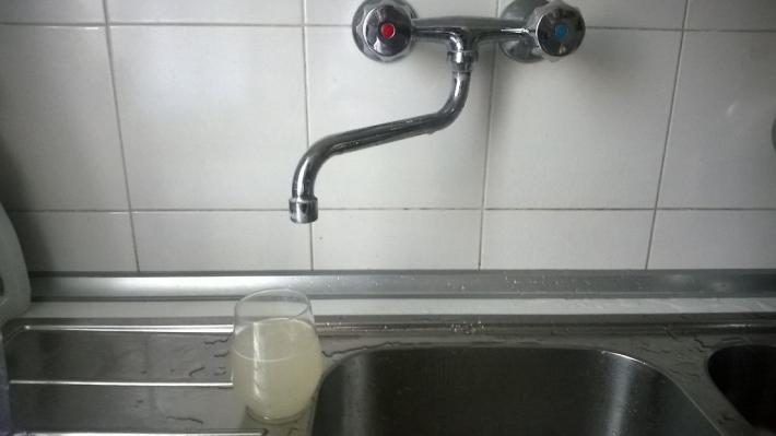 Vidalenzo per tutta la mattina senz'acqua