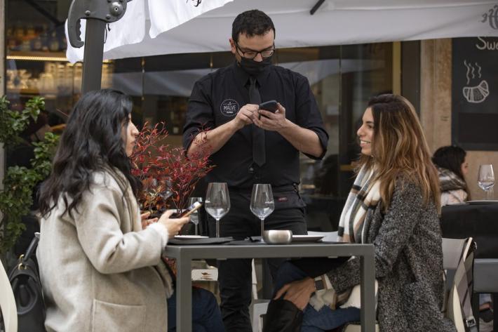 Il pressing di Ascom e Confesercenti sul Governo: &laquo;Locali aperti anche a cena&raquo;