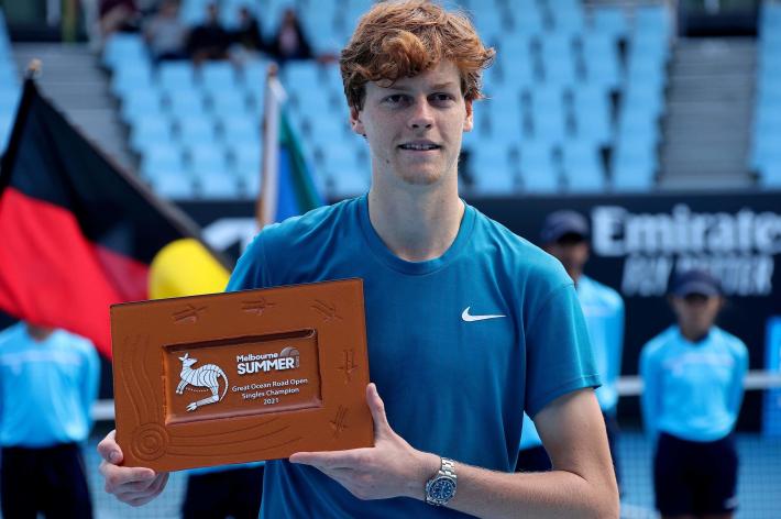 Sinner show a Melbourne, vince derby e titolo