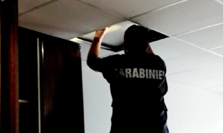 Il pusher? Ha il permesso umanitario e la droga nel controsoffitto 