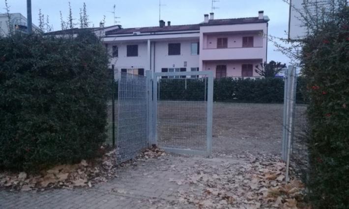 Cittadini infuriati contro i padroni dei cani indisciplinati