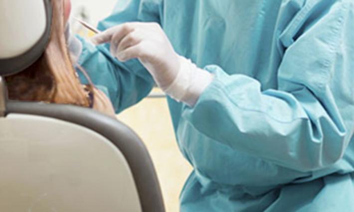 &laquo;Molestata dal dentista&raquo;. Ma l'odontoiatra &egrave; assolto