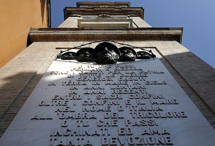 Il Centro studi movimenti: "Negazionisti? No, facciamo il nostro mestiere: contestualizziamo"