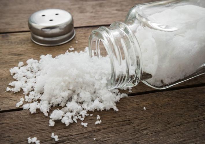 Non solo fa male al cuore, mangiare salato aumenta lo stress