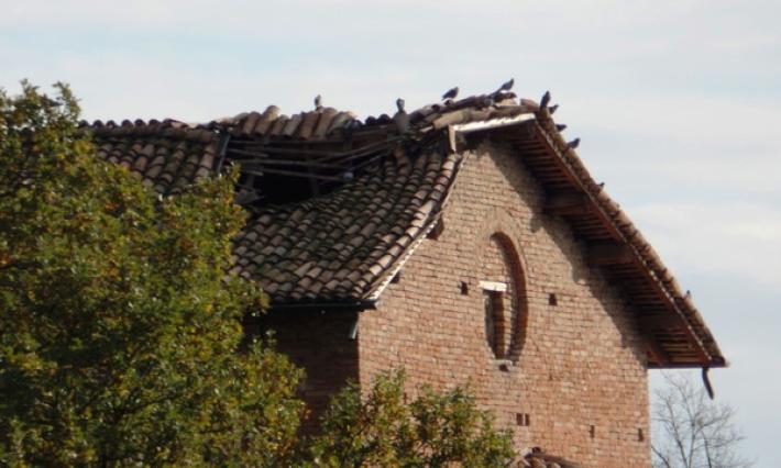 Madonna dei Prati, crolla parte del tetto del santuario