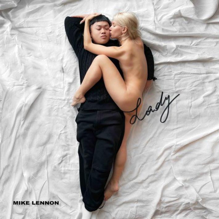 Il rapper parmigiano Mike Lennon omaggia John e Yoko Ono col singolo "Lady" - Video