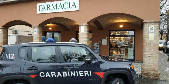 I farmacisti disarmano il malvivente armato di cacciavite: salta la rapina a Sorbolo