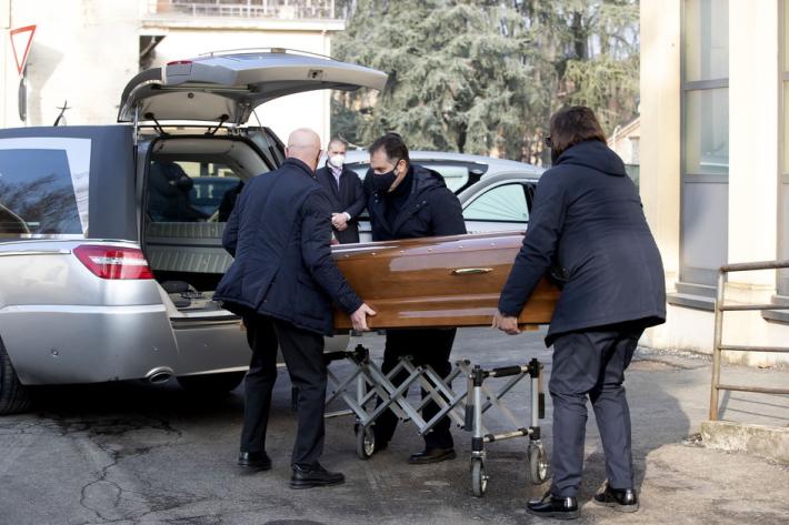 Bara scortata ed esequie lampo, cala il sipario su Cutolo