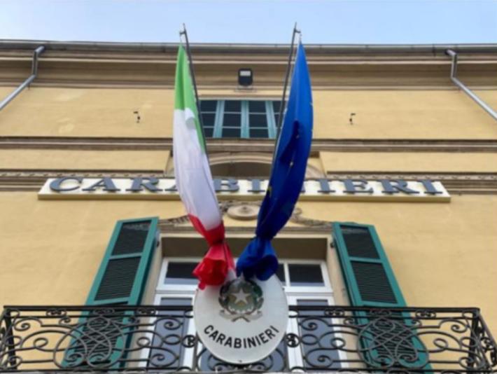 Bandiere listate a lutto al Palazzo Ducale