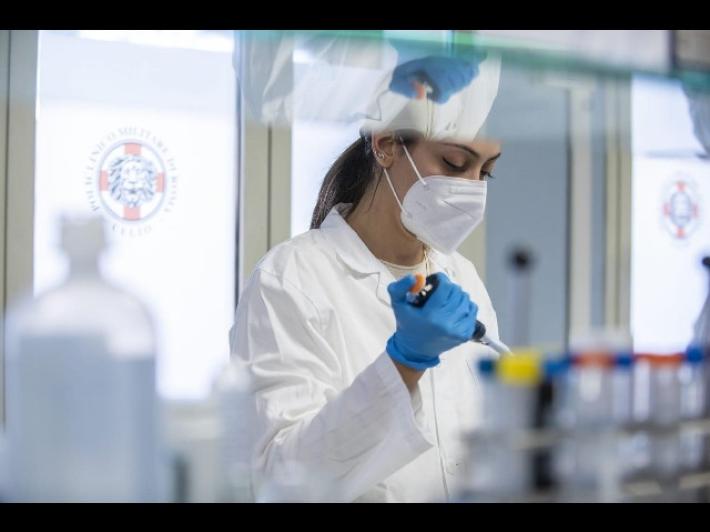 A Roma confermato un caso di variante brasiliana: chiusa una scuola