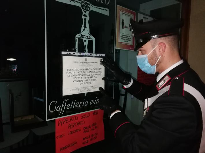 Feste in casa a Lesignano e Madregolo: multati 8 ragazzi e 19 adulti. Chiuso per 2 giorni un bar di Busseto