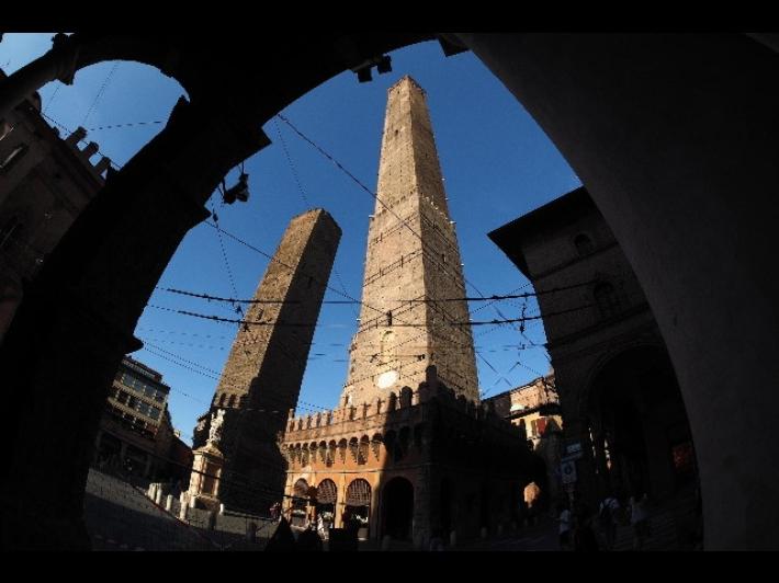 Ancora una festa Erasmus a Bologna con 15 persone e fuggi-fuggi: 4 multe