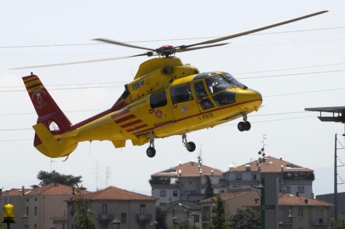 Schiacciato tra due muletti, grave un  operaio ricoverato al Maggiore 