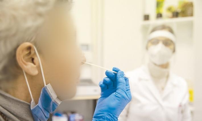 Boom di tamponi rapidi: fino a una settimana di attesa