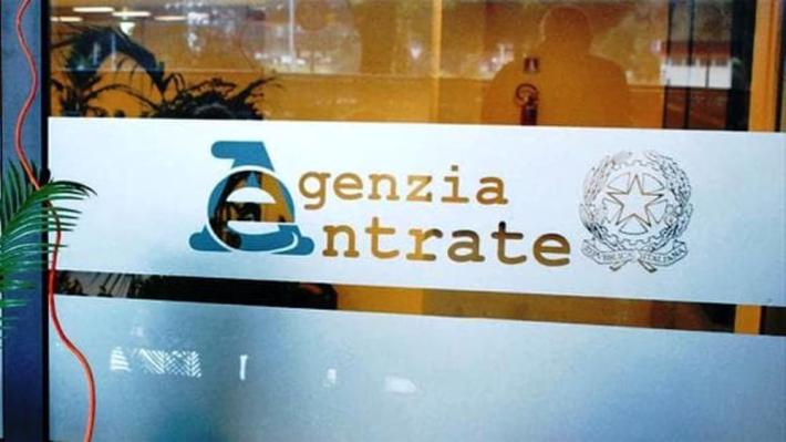 Bara davanti all'Agenzia delle entrate a Palermo