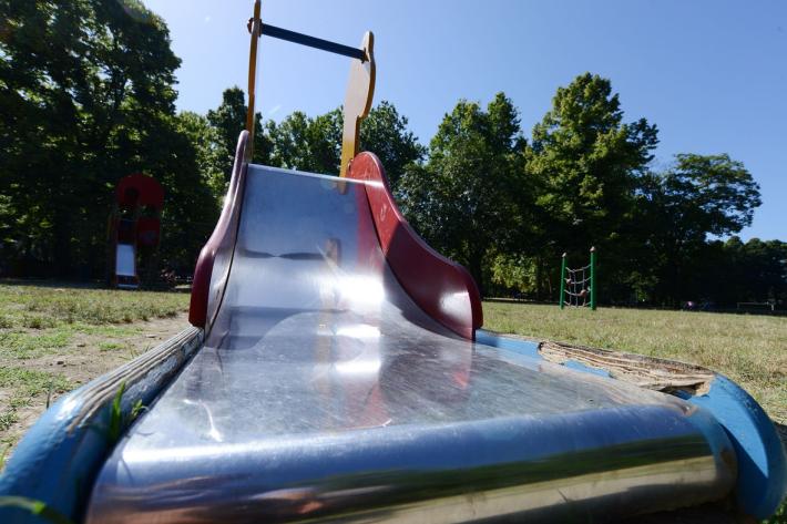 Nuovi giochi per i bimbi: sostituiranno quelli obsoleti in varie aree verdi della citt&agrave; 