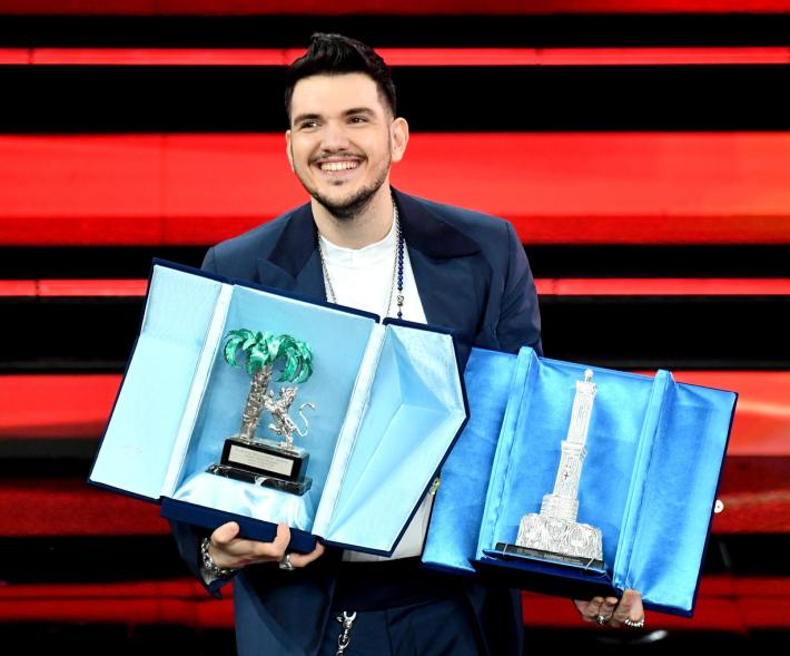 Quarta serata, Gaudiano vince tra le Nuove proposte. Sul palco tutti i big, la Palombelli e la Venezi 