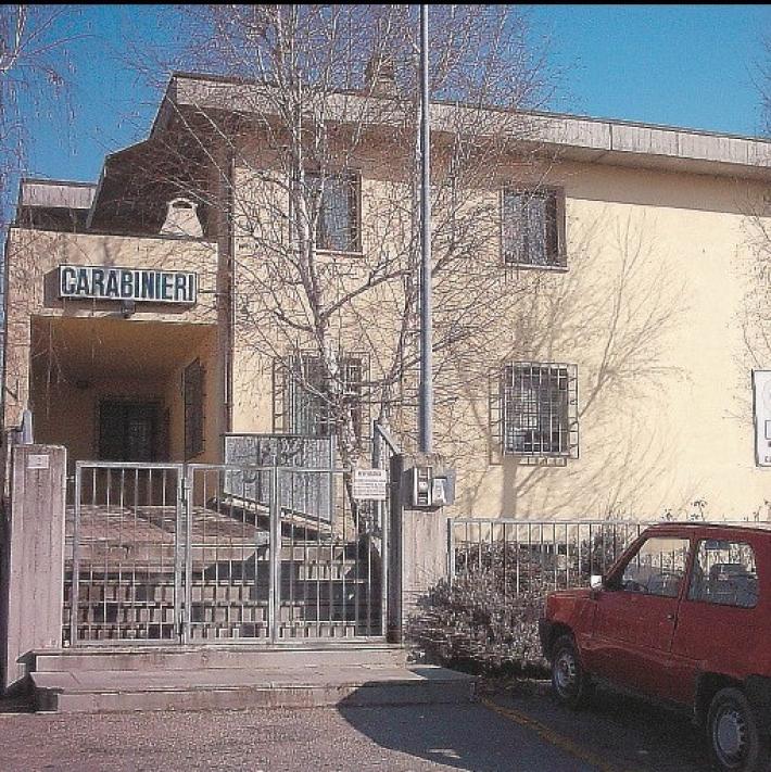 In piazza a Traversetolo aggredisce un connazionalea colpi di forbici ferendolo: denunciato