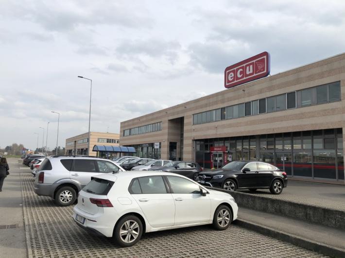 Quegli insulti razzisti urlati alla cassa di un supermercato