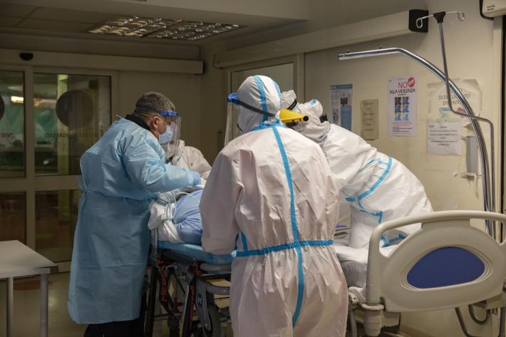 &laquo;Febbre, difficolt&agrave; respiratorie o dolori. Ai primi sintomi sospetti chiamare il medico&raquo;