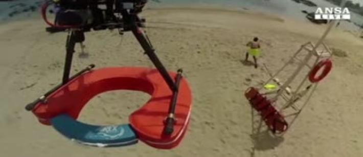 Arriva il drone bagnino che lancia il salvagente Video