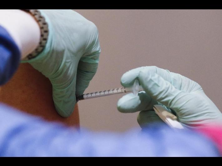 Vaccini over 75, a Parma in poche ore 6.850 prenotazioni