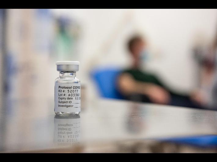 Vaccino, via libera dell'Ema ad AstraZeneca