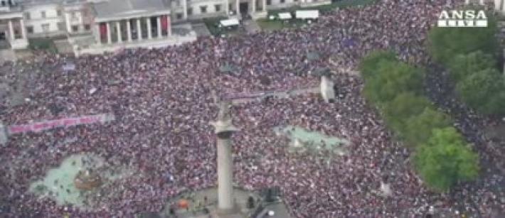 Londra protesta, 100mila in piazza contro Trump