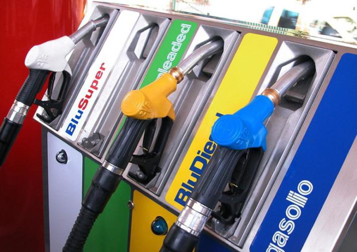 Il prezzo della benzina: sale ininterrottamente da 20 settimane