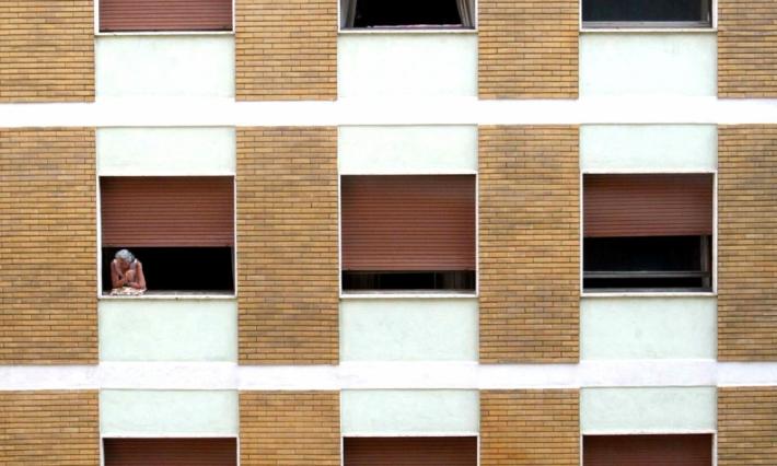 Bollette non pagate, palazzo al freddo