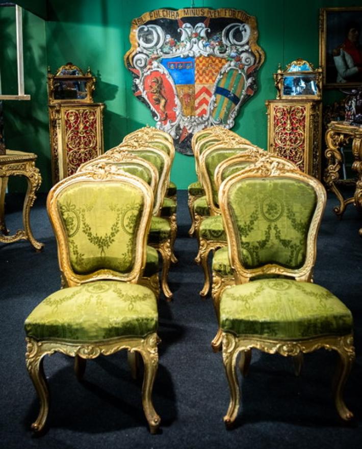 Mercanteinfiera rinviato a ottobre  e in primavera cede il passo a "Bagarre - Debellage"